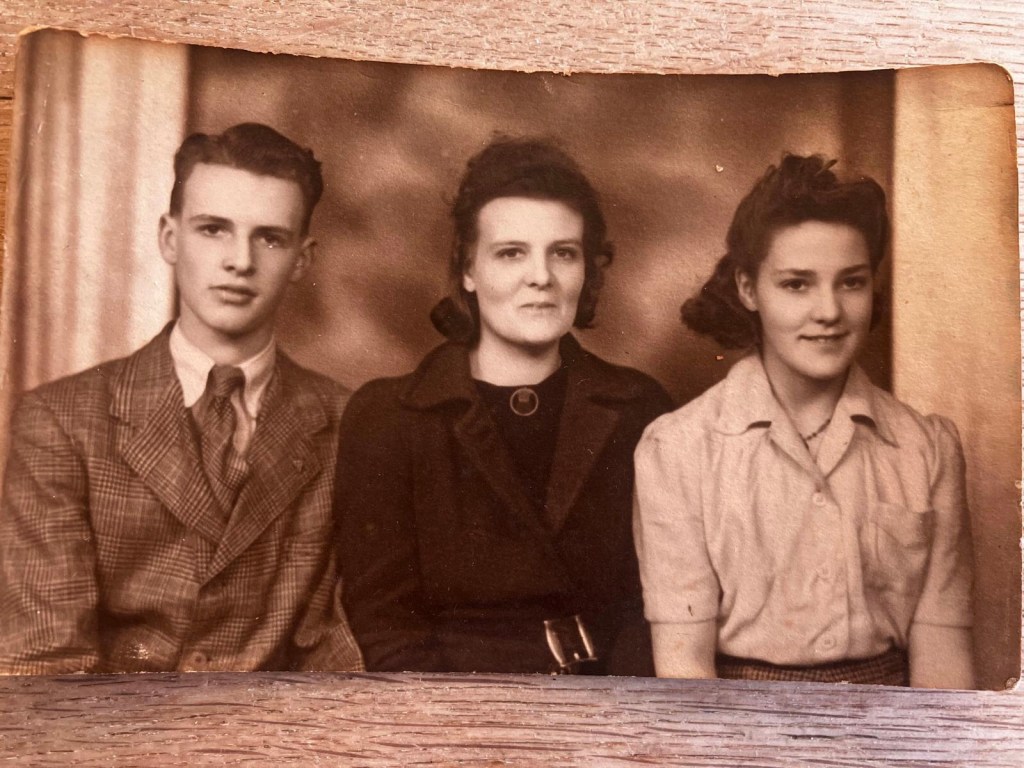 1940 Londoners changed their&nbsp;look